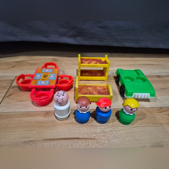 Fisher-Price Other - Vintage Fisher Price Little People (Table/chairs, Beds, Vehicle & 4 People)